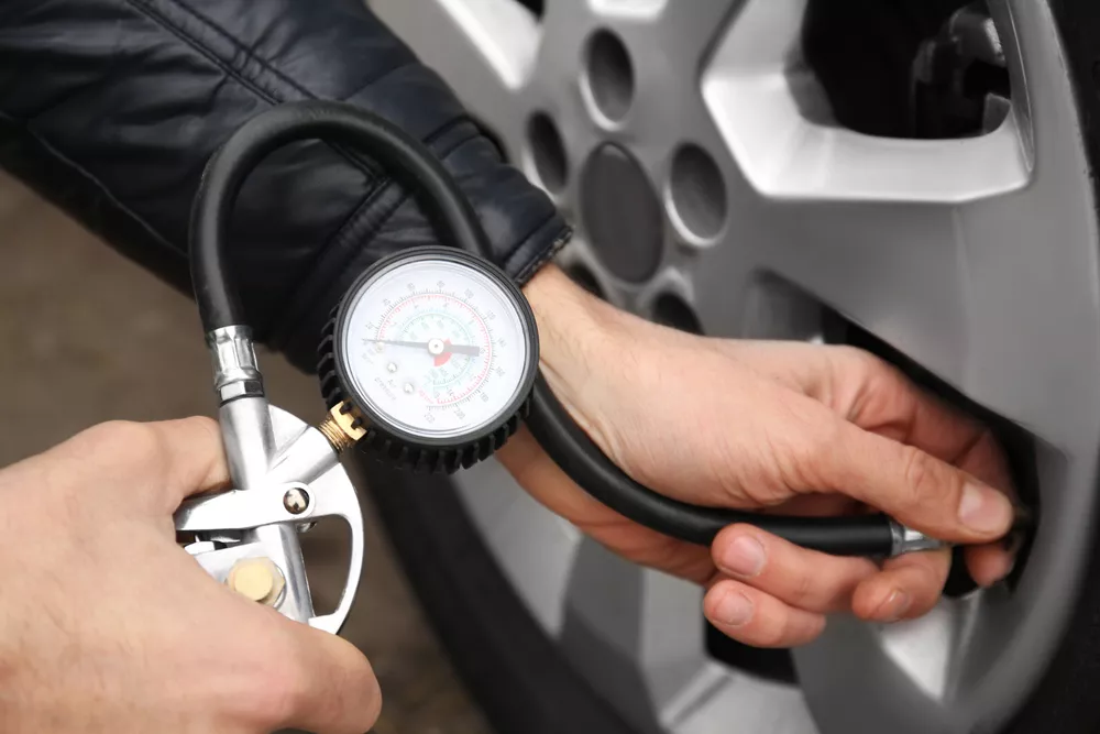 , Why You Should Consider Keeping a Tire Pressure Gauge in Your Car