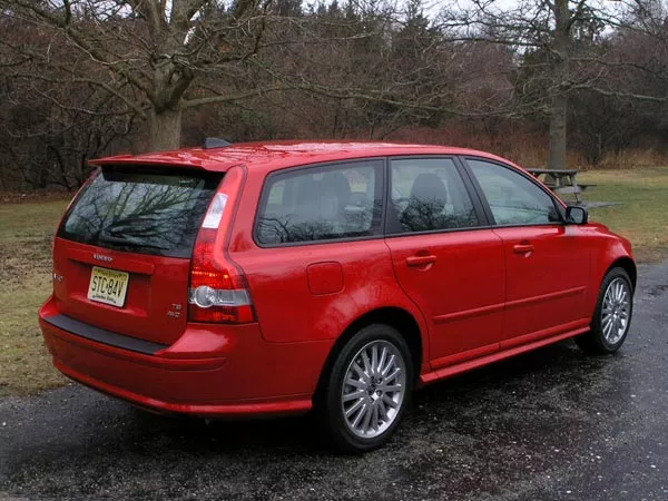 , 2006 Volvo V50 Road Test
