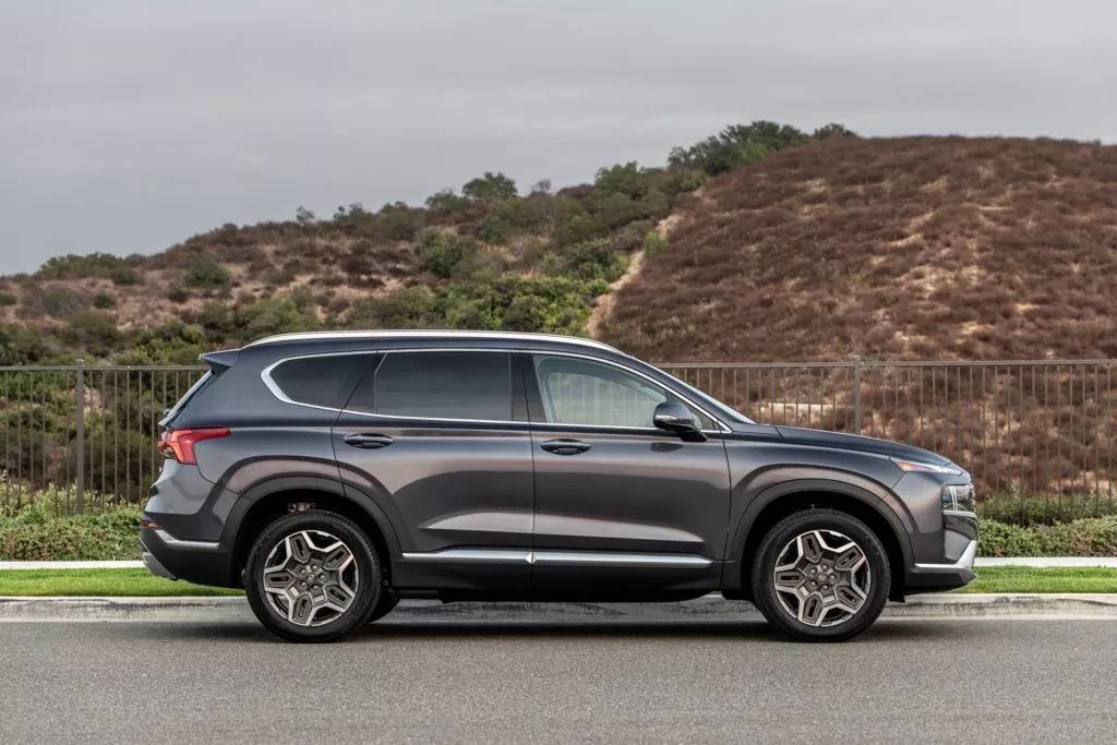 side shot of 2021 hyundai santa fe