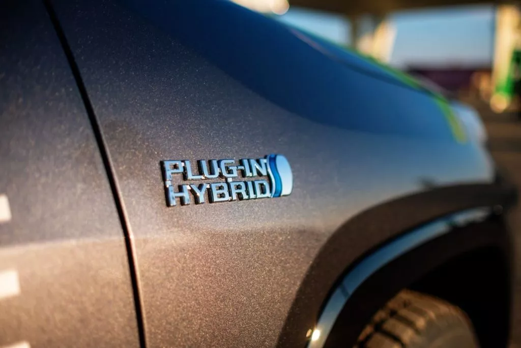 plug in hybrid logo