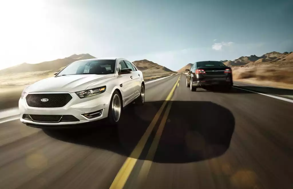 2019 ford taurus sho driving on a highway
