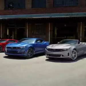 2023 chevy camaros on display