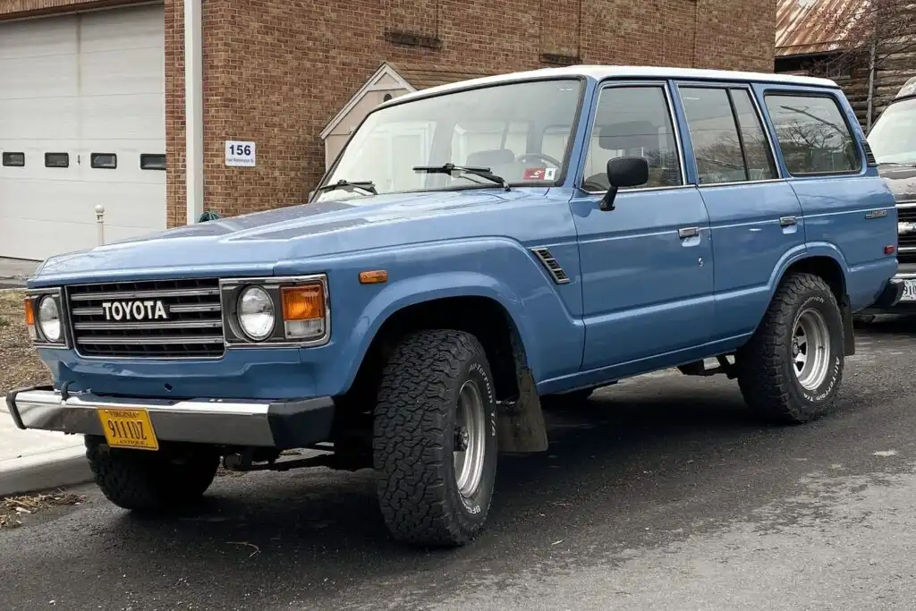 image of a 1982 fj60 toyota land cruiser