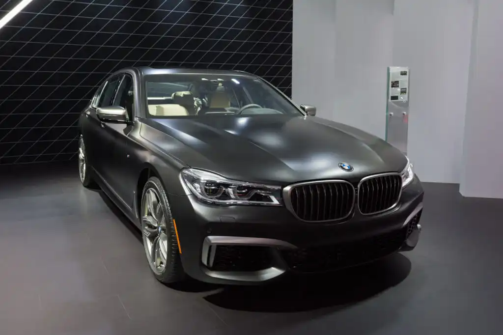 bmw m760i xdrive v12