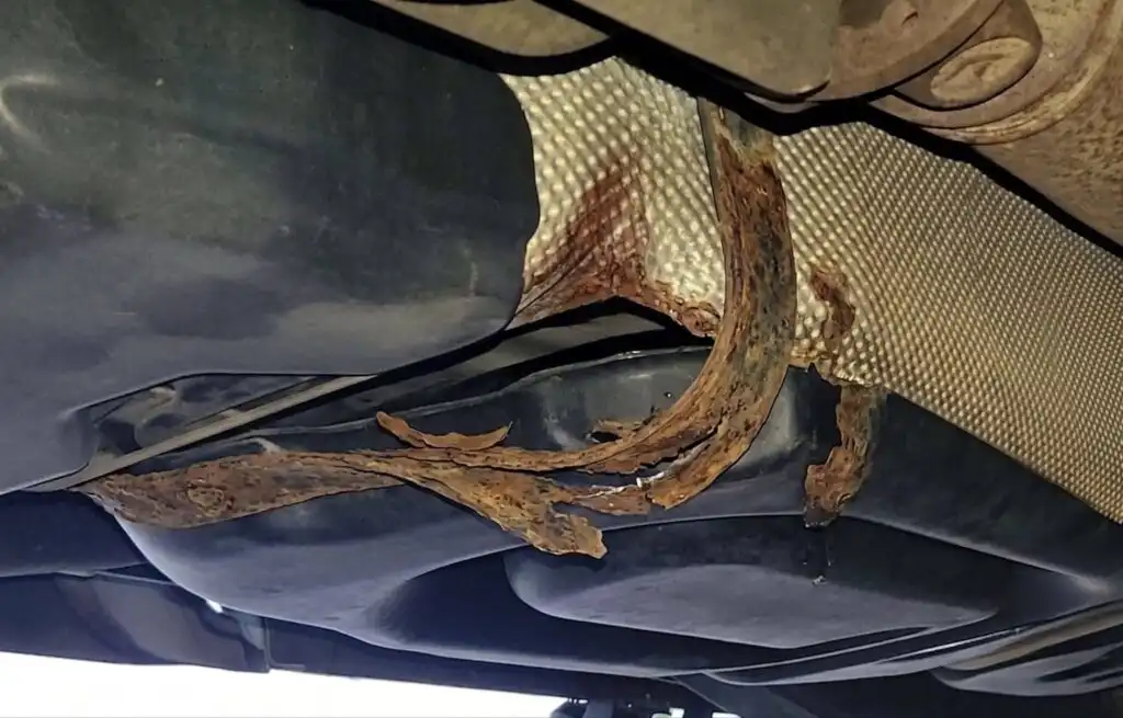 rusted fuel tank strap under vehicle